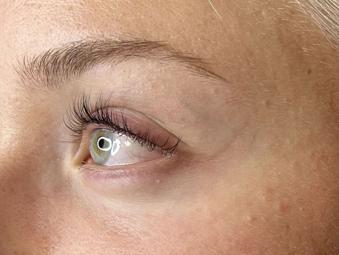 Lash Lift i Høng – professionel vippebehandling hos Klinik Falkensten