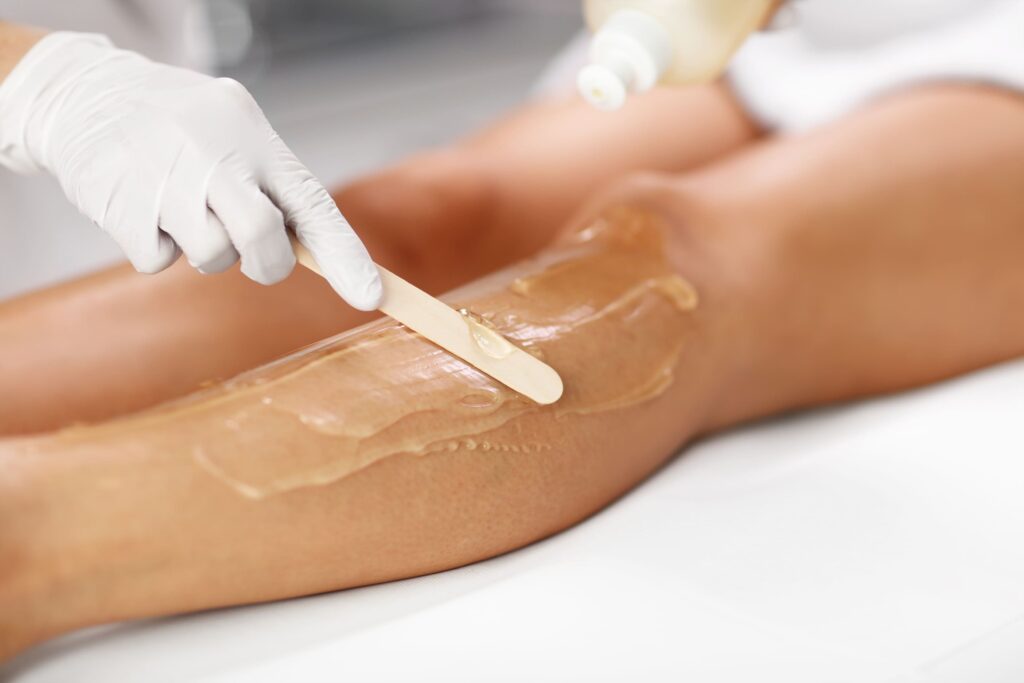 Voksbehandling i Høng – professionel hårfjerning med sugaring hos Klinik Falkensten